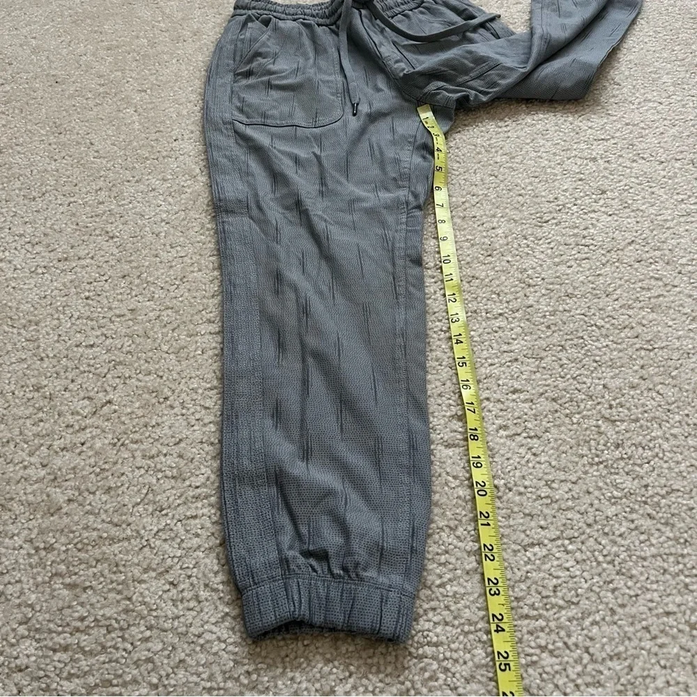 Athleta Farallon Printed Jogger Pants Women’s Size 2P Gray S/657547 $89 Active,